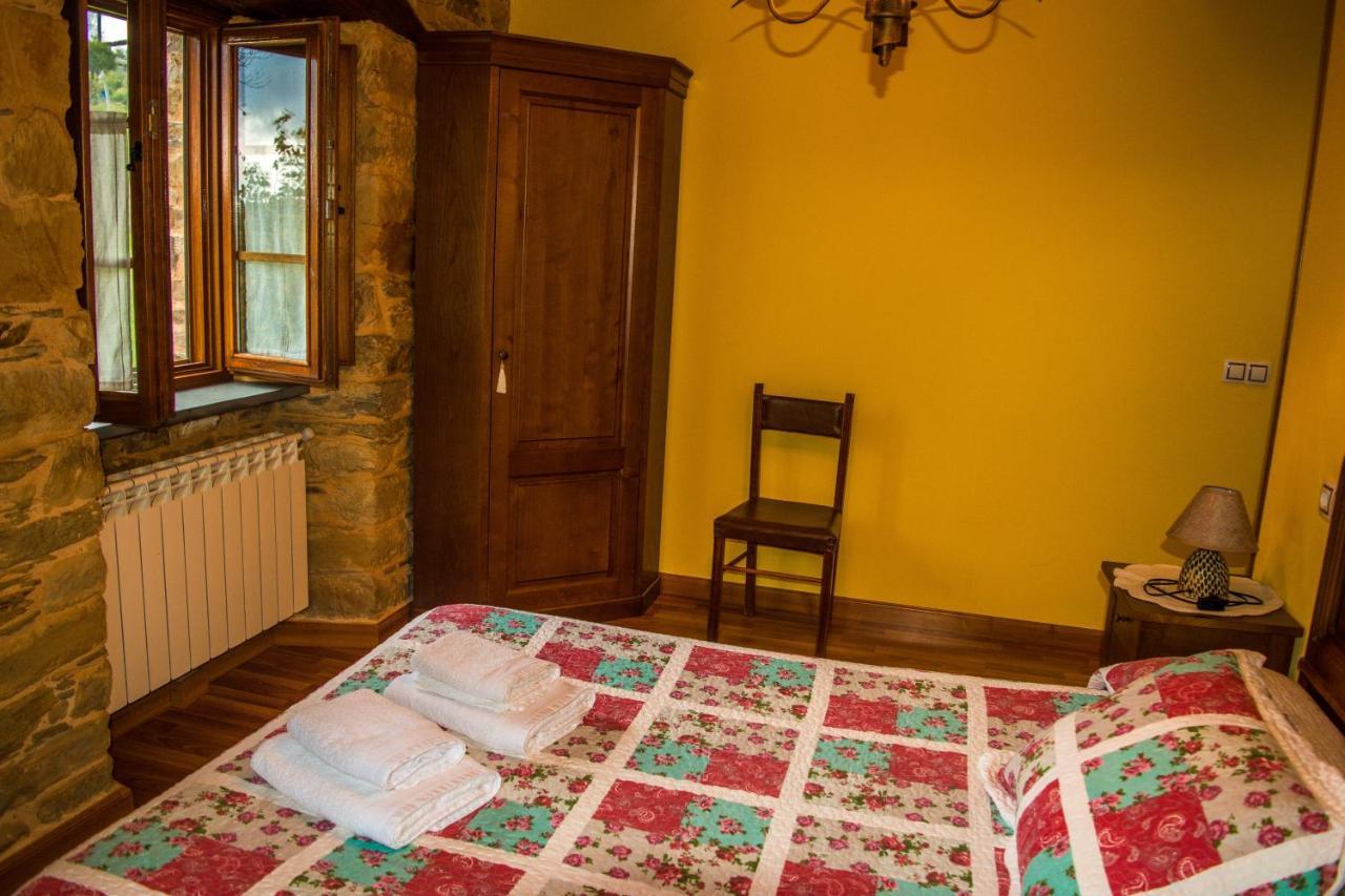 Apartamentos Rurales Tia Vicenta Santa Eulalia de Oscos Eksteriør billede