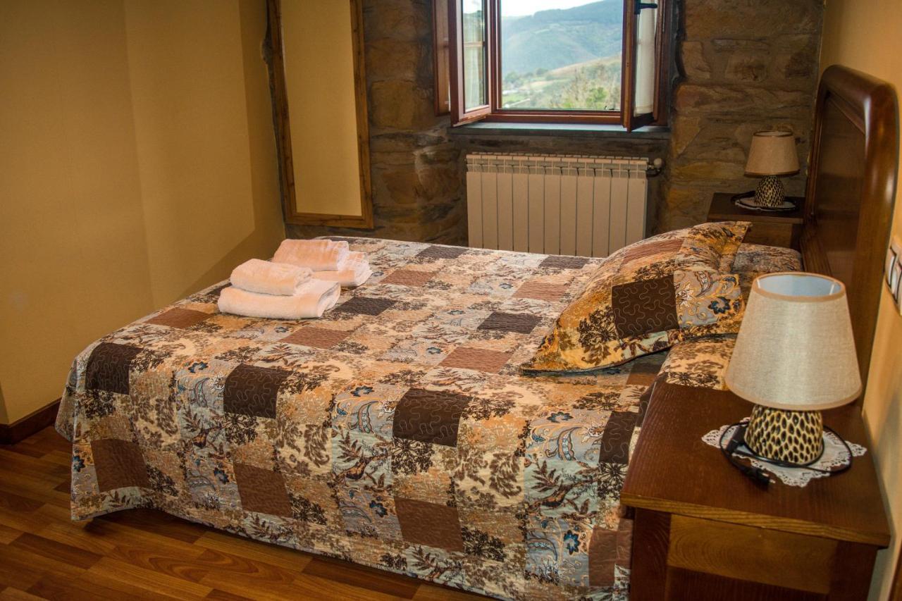 Apartamentos Rurales Tia Vicenta Santa Eulalia de Oscos Eksteriør billede