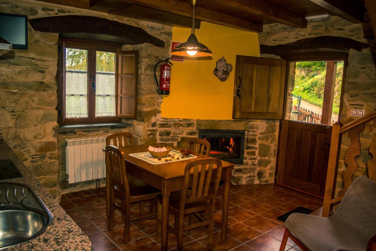 Apartamentos Rurales Tia Vicenta Santa Eulalia de Oscos Eksteriør billede