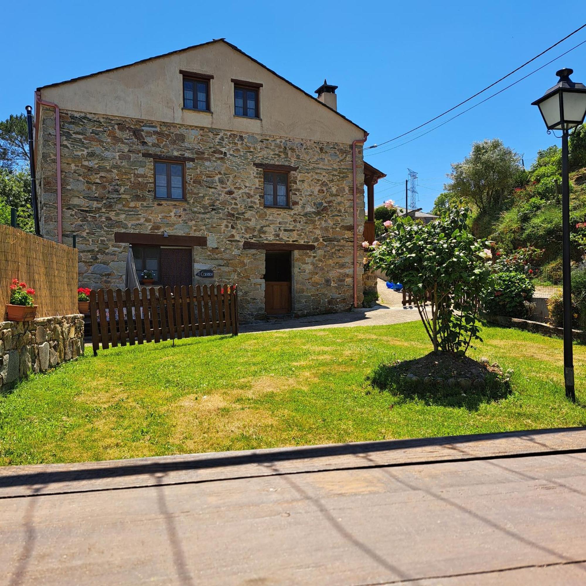 Apartamentos Rurales Tia Vicenta Santa Eulalia de Oscos Eksteriør billede