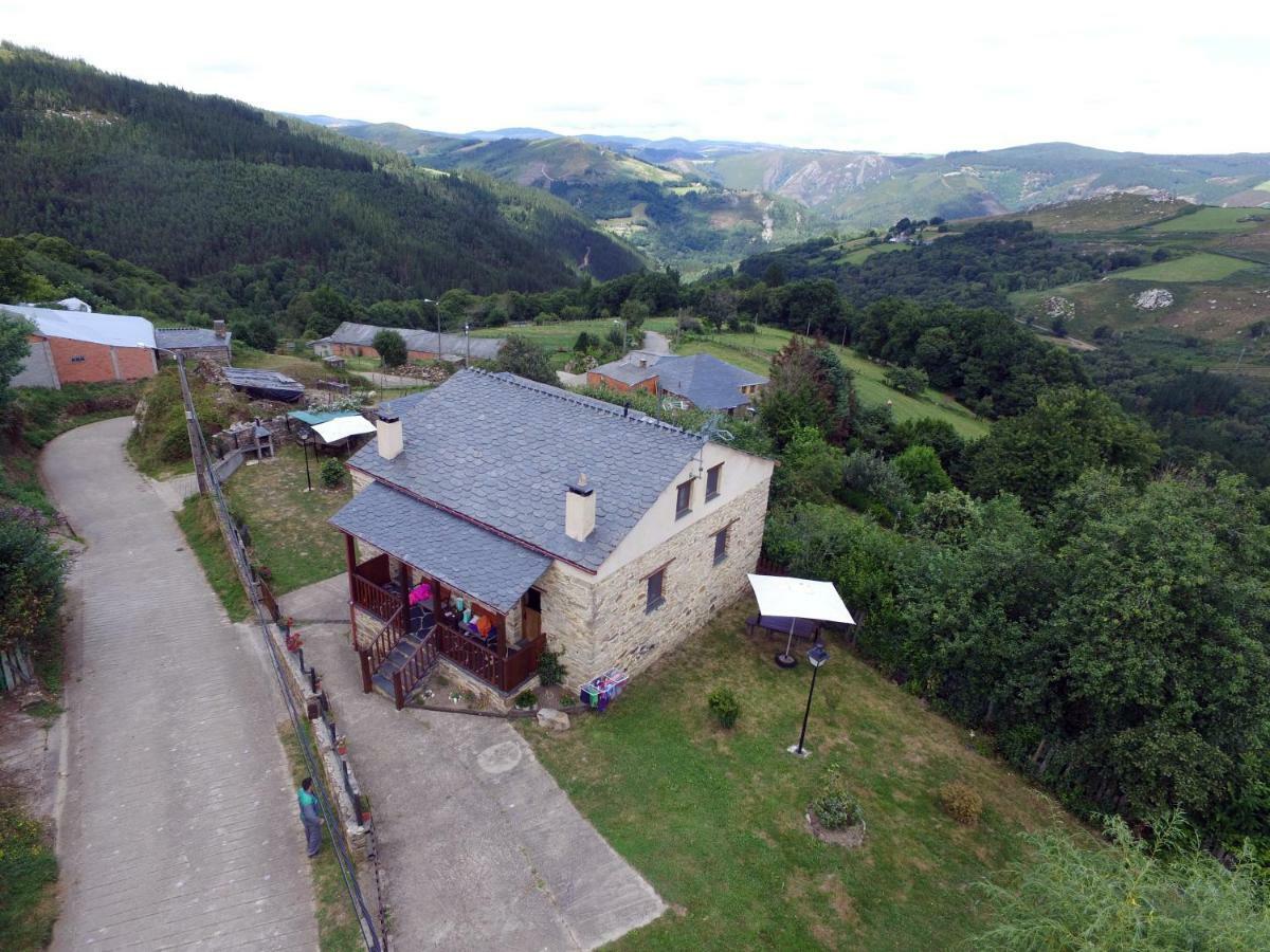 Apartamentos Rurales Tia Vicenta Santa Eulalia de Oscos Eksteriør billede